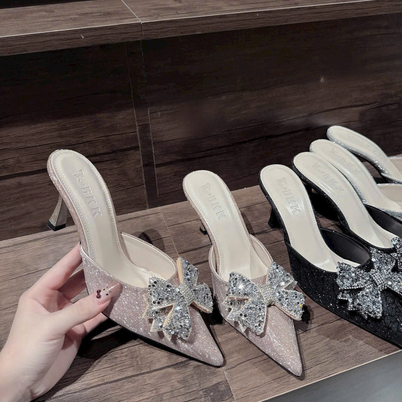 Gót sục nơ đá - Ảnh 5