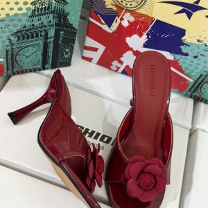 Sắc đỏ mận trend xinh năm nay tôn da cực trắng chân , Bản da hoa trà gót 9 f 