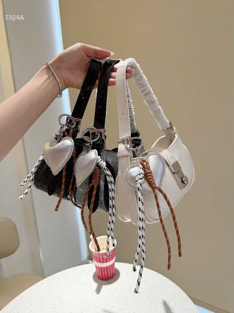 Túi Xách Kẹp Nách Mới Kèm Charm Nhỏ Siêu Xinh Dây Đeo Chéo - Ảnh 8
