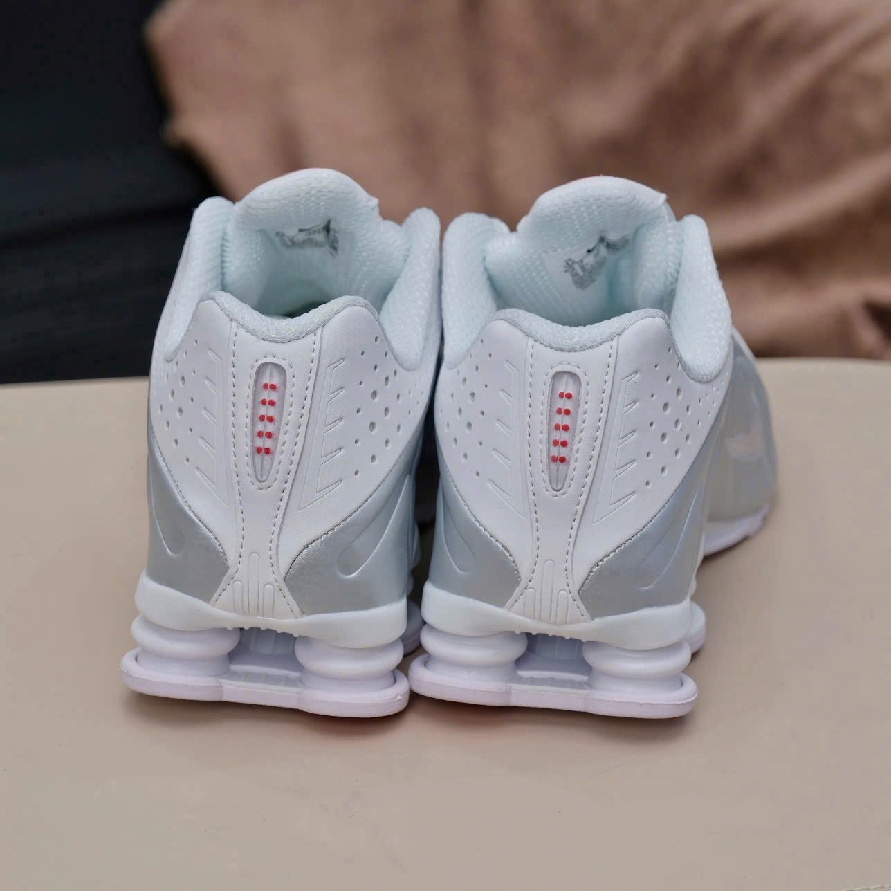 Nike Shox R4 White Metallic Silver - Ảnh 2