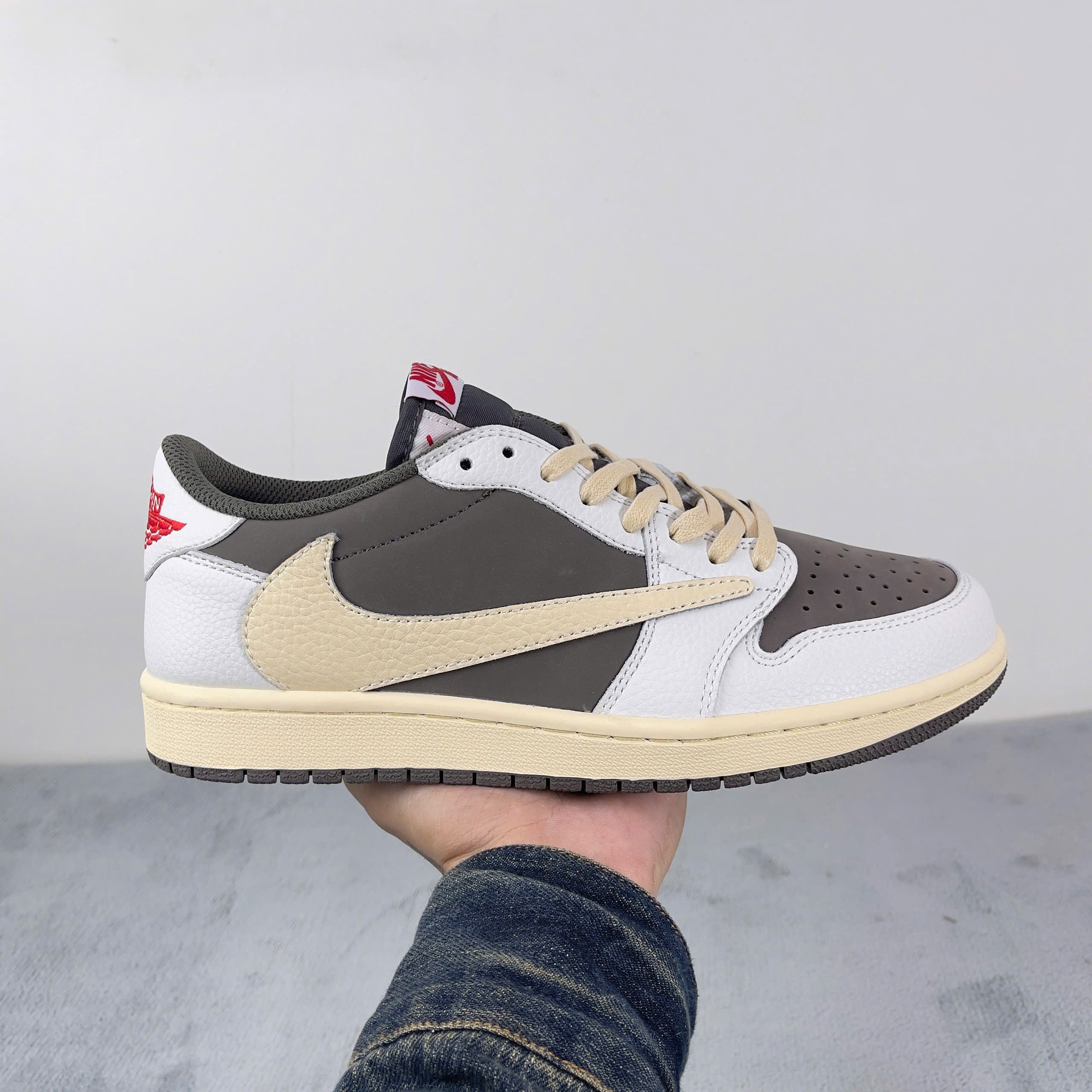 Jordan 1 Low / Bản Rep Fom chuẩn đẹp chất da mềm độ nhăn vừa phải Box nắp ( Có bọc Mica trong suốt ) - Dây sáp xịn bản nhỏ - Tặng kèm 3 Dây phụ - Giấy gói 2 lớp chuẩn màu - Ảnh 6