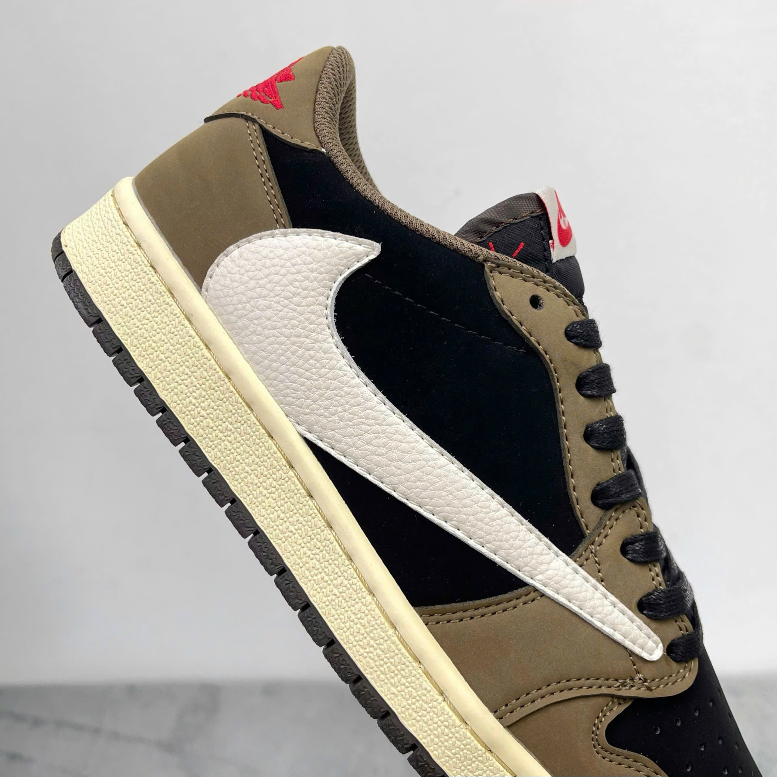 Jordan 1 Low / Bản Rep Fom chuẩn đẹp chất da mềm độ nhăn vừa phải Box nắp ( Có bọc Mica trong suốt ) - Dây sáp xịn bản nhỏ - Tặng kèm 3 Dây phụ - Giấy gói 2 lớp chuẩn màu - Ảnh 7