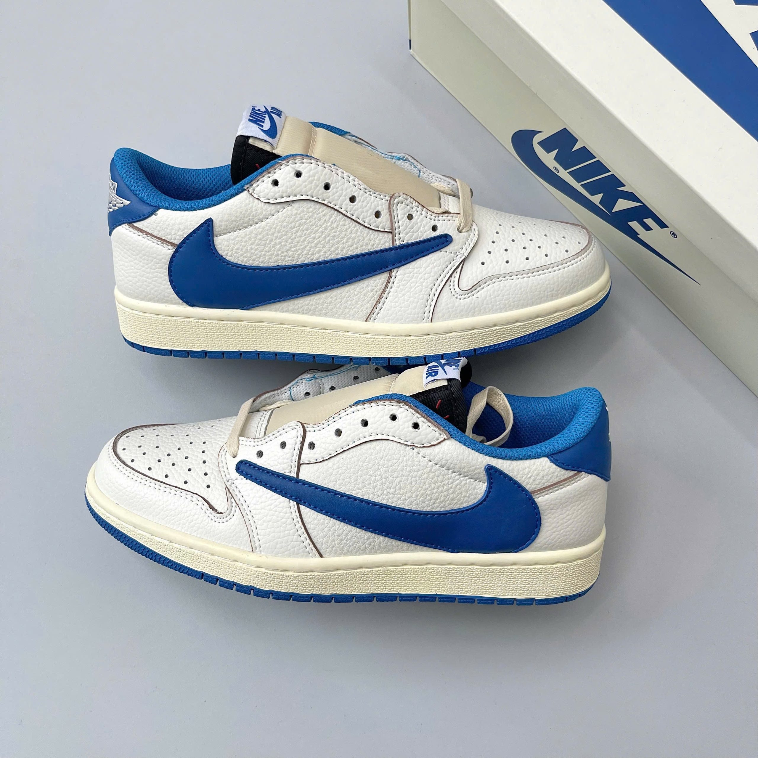 Jordan 1 Low / Bản Rep Fom chuẩn đẹp chất da mềm độ nhăn vừa phải Box nắp ( Có bọc Mica trong suốt ) - Dây sáp xịn bản nhỏ - Tặng kèm 3 Dây phụ - Giấy gói 2 lớp chuẩn màu