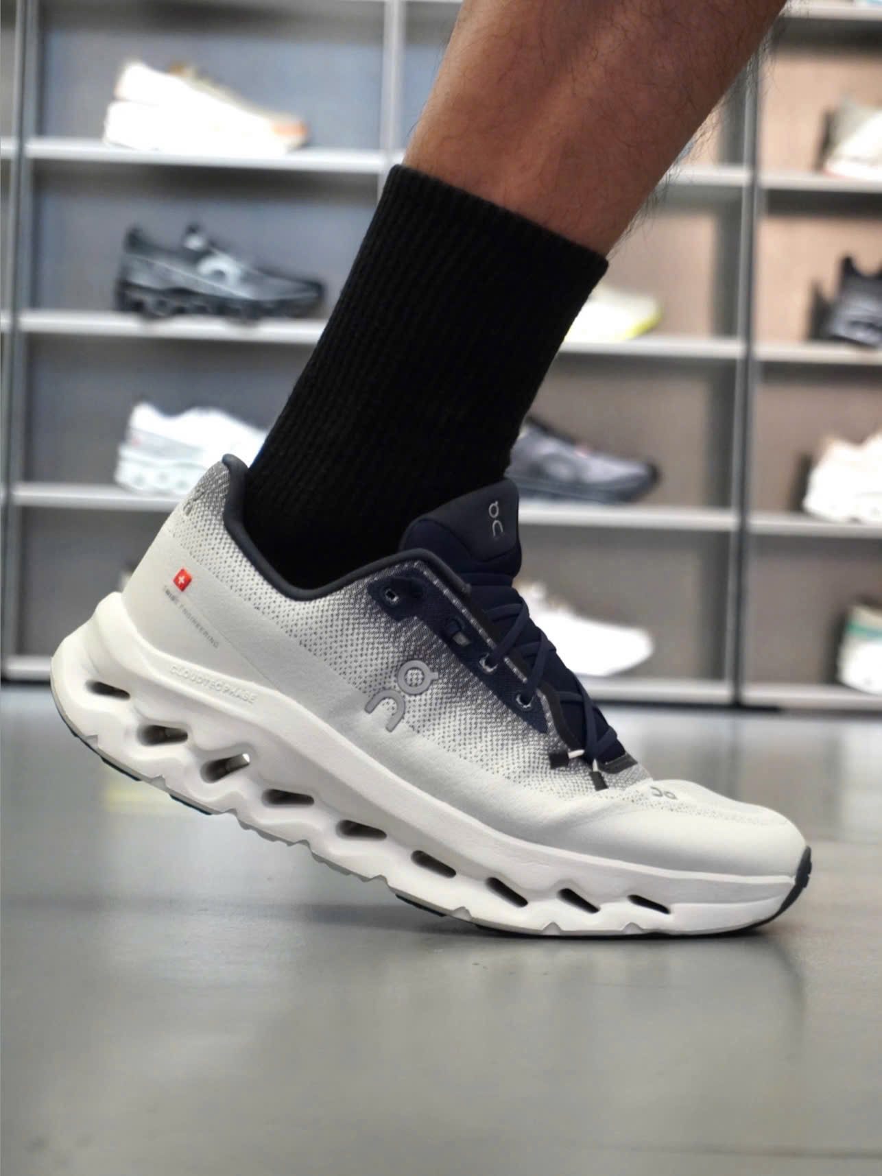 On Cloud running trắng navy Likeauth - Ảnh 3