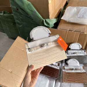 Hm kelly Vân Rắn  sz 22cm về đủ màu   logo khắc lazie , rõ nét mẫu sang xách đẹp, đeo chéo trẻ trung