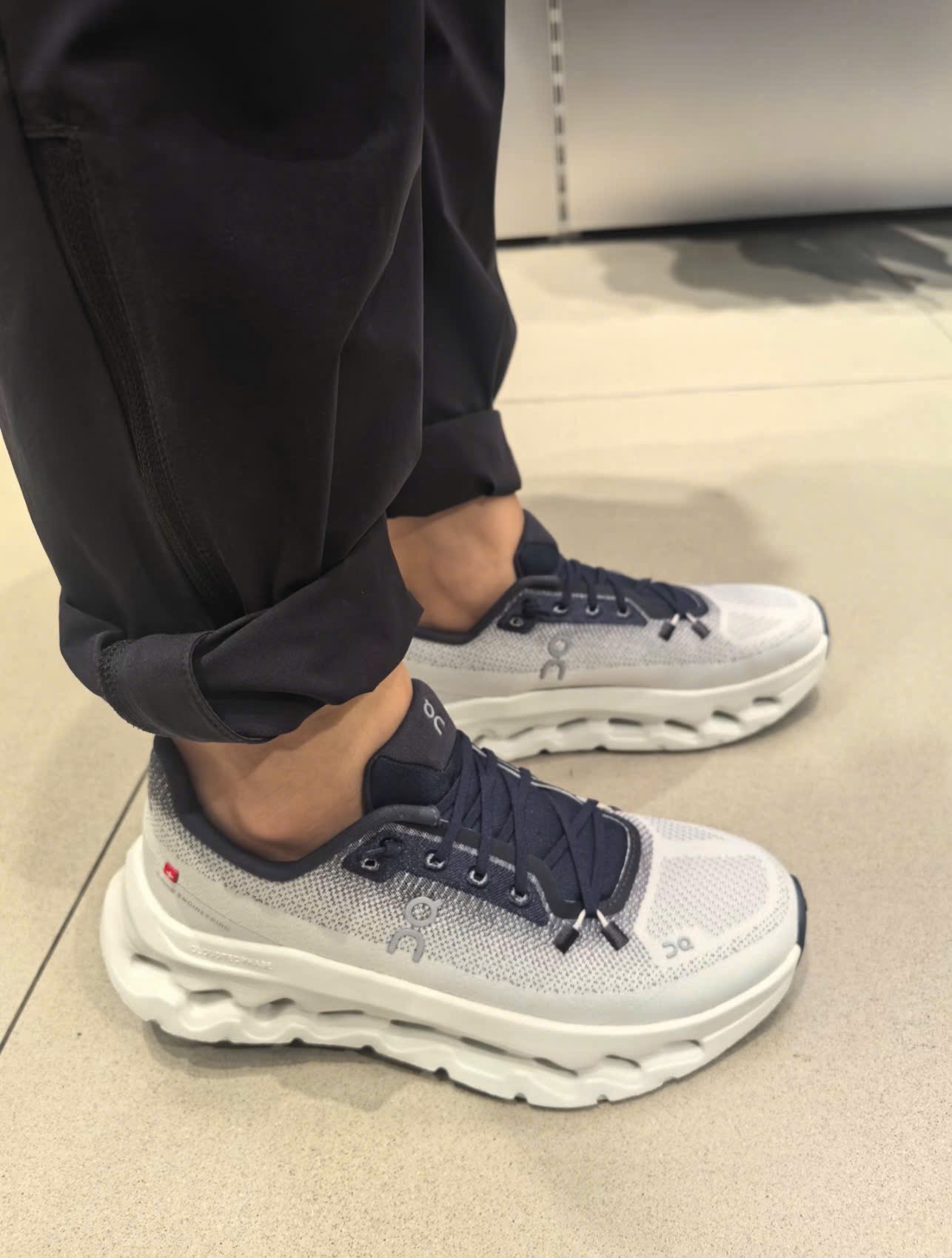 On Cloud running trắng navy Likeauth - Ảnh 5